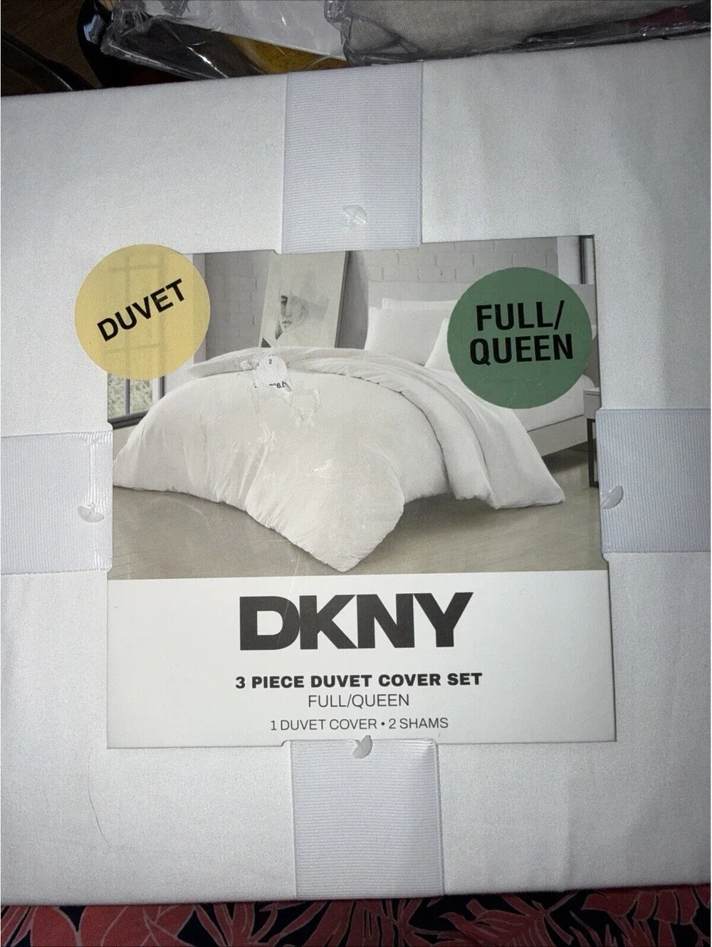 DKNY Queen Ivory 3 Piece Duvet Cover Set. New